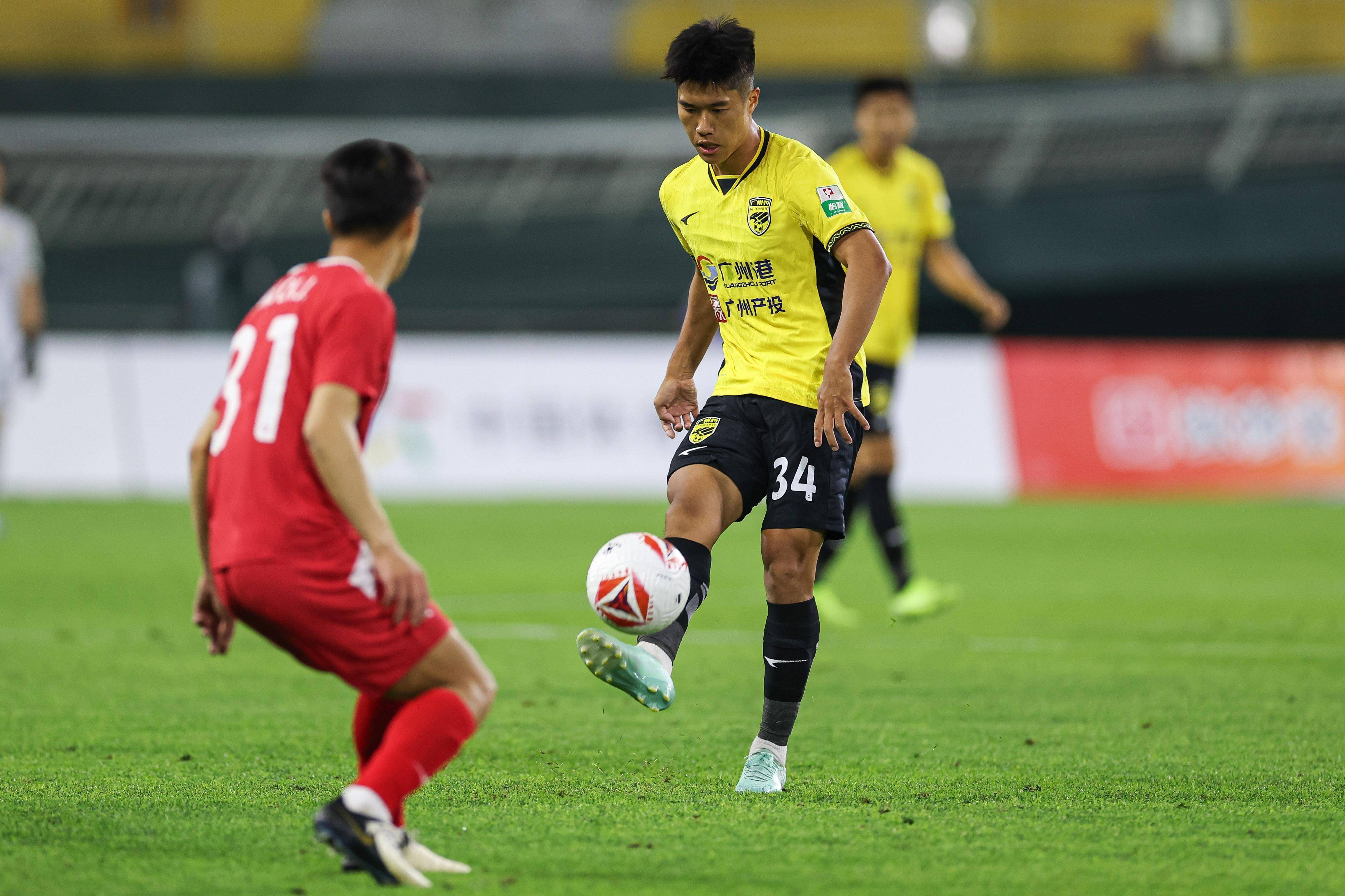 包含北京队在与广州队的较量中成功守住主场优势的词条